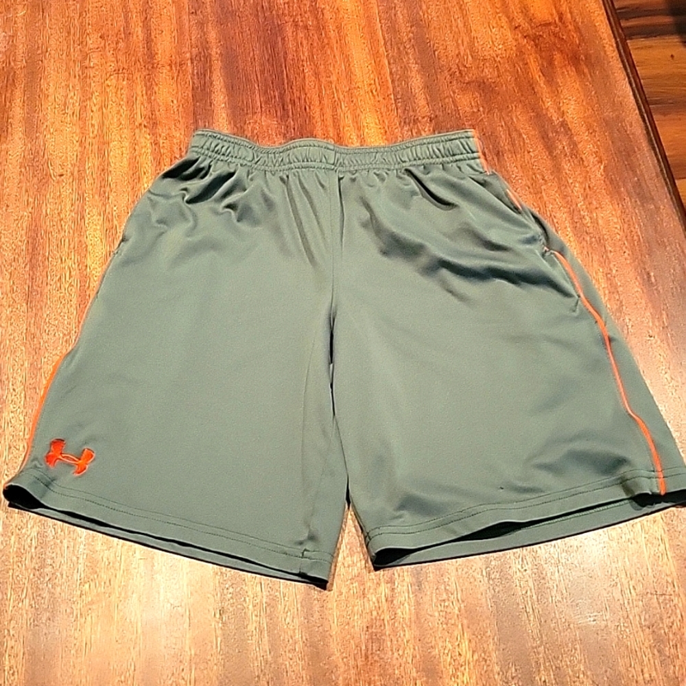 Boys Youth M dark green, Under Armour Gym shorts